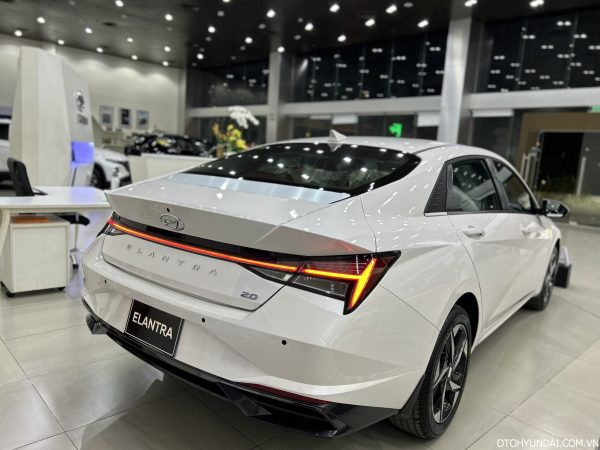 Hyundai Elantra 2.0 At